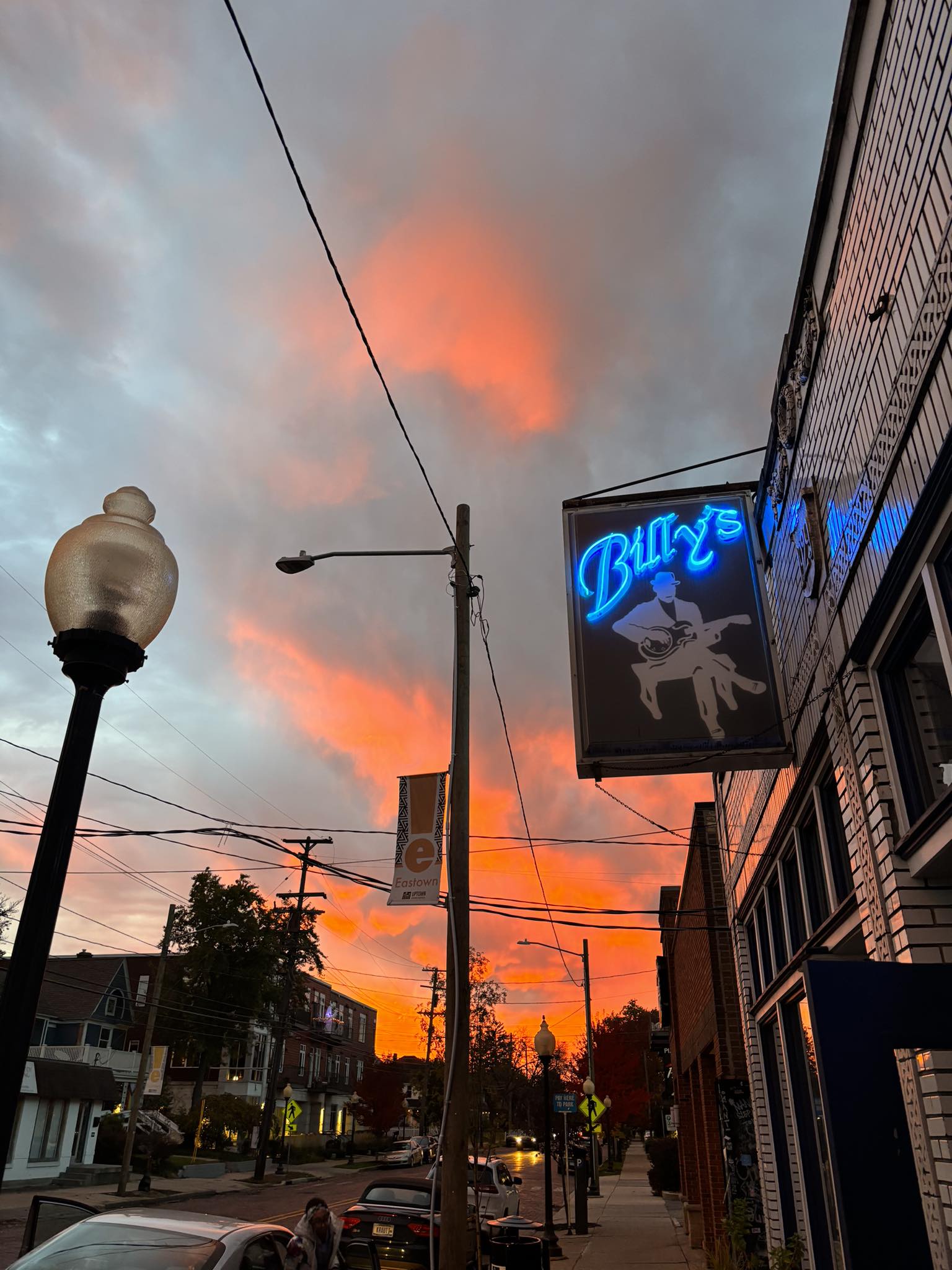 Billy's Lounge exterior at sunset on Wealthy Street
